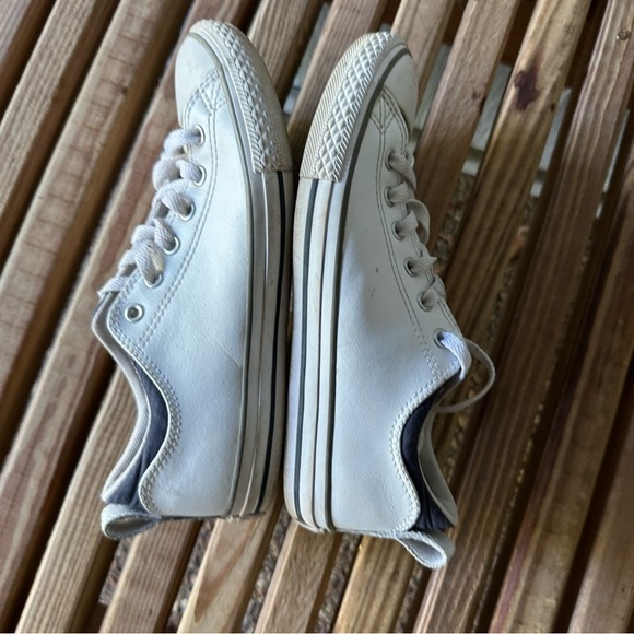 Converse Chuck Taylor All Stars Low Tops White Leather Juniors 5 Sneakers Shoes - Picture 3 of 13